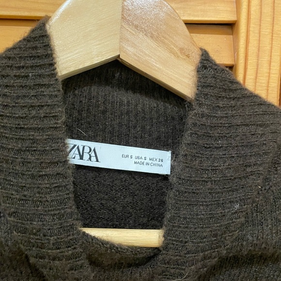 NWOT Brown Zara Turtleneck - Picture 3 of 3